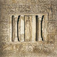 Burial chamber (western outer wall)