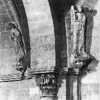 Statues at the springing of the vaults