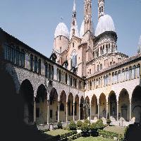 Basilica di Sant'Antonio: Chiostro del Noviziato